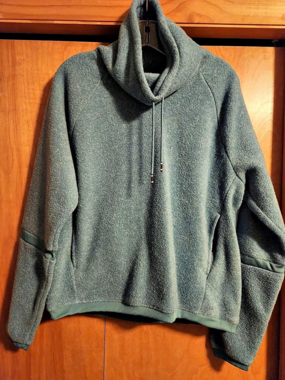 Nike Women Small Fleece Sweatahirt Sage Green Size Small